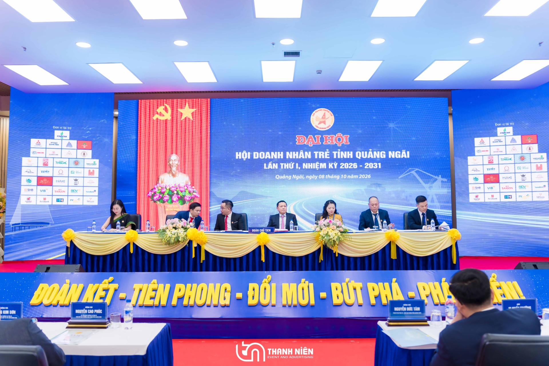 Dự Án Tổ Chức Đại Hội Hội Doanh Nhân Trẻ Tỉnh Quảng Ngãi 2026 Trọn Gói Trang trí Khánh tiết Hội trường Đại hội chuẩn mực & Màn hình LED đa tầng