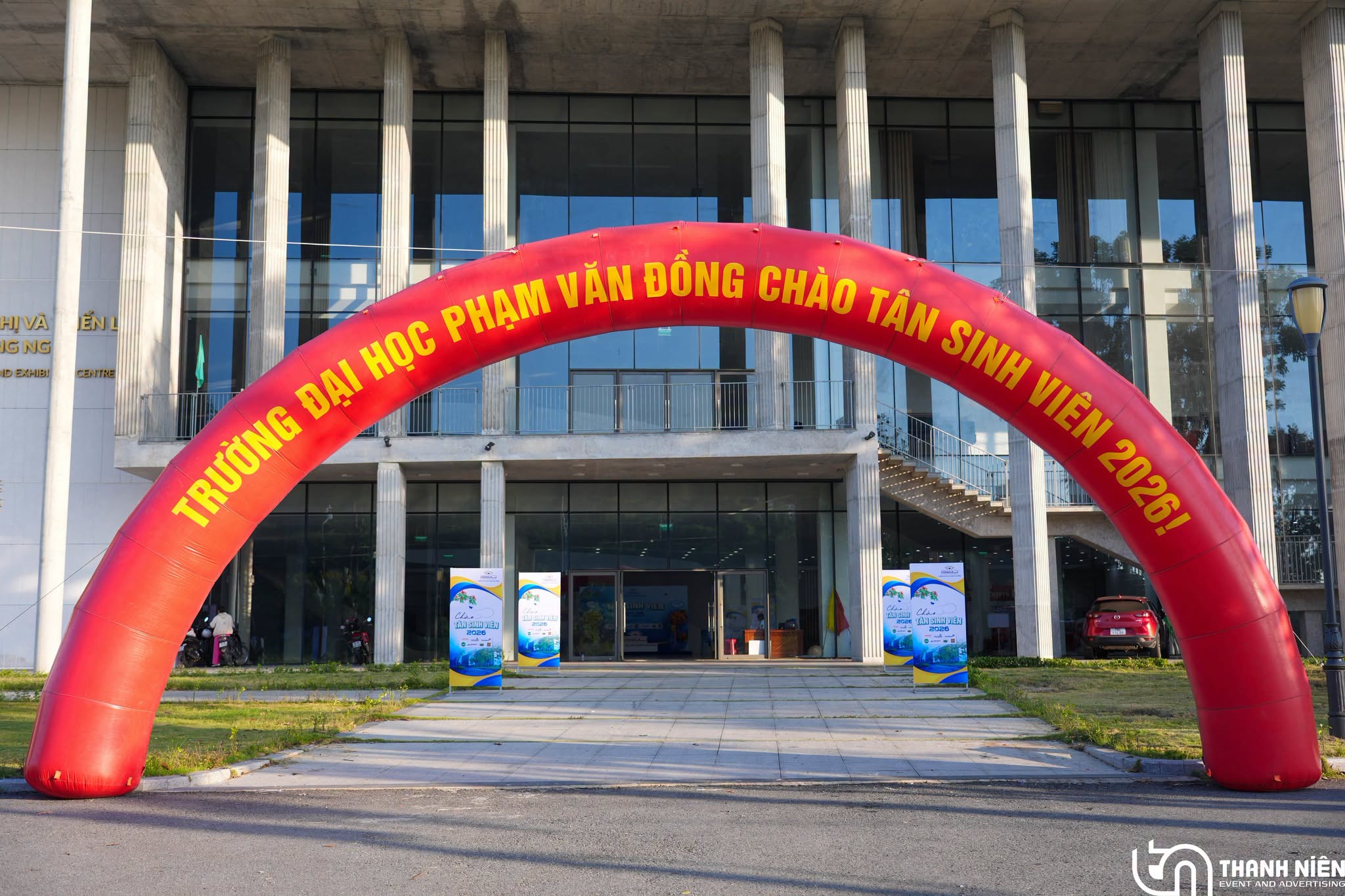 Tổ chức sự kiện chào tân sinh viên 2026 ĐH Phạm Văn Đồng Cổng hơi chào mừng ngoài trời tổ chức sự kiện chào tân sinh viên