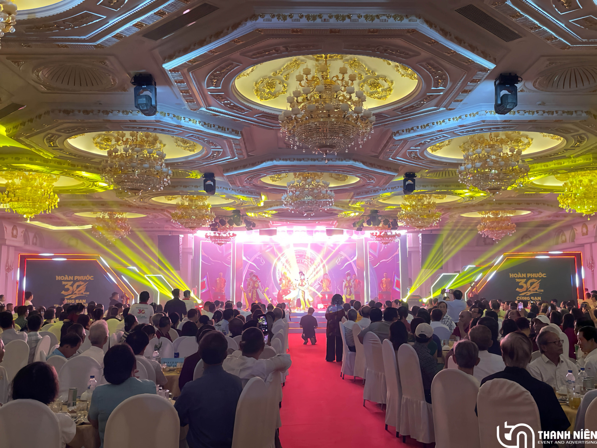 Dự Án Tổ Chức Lễ Kỷ Niệm 30 Năm Xe Máy Hoàn Phước Thiết kế Visual LED màn hình chính & Hệ thống Ánh sáng tiệc đỉnh cao